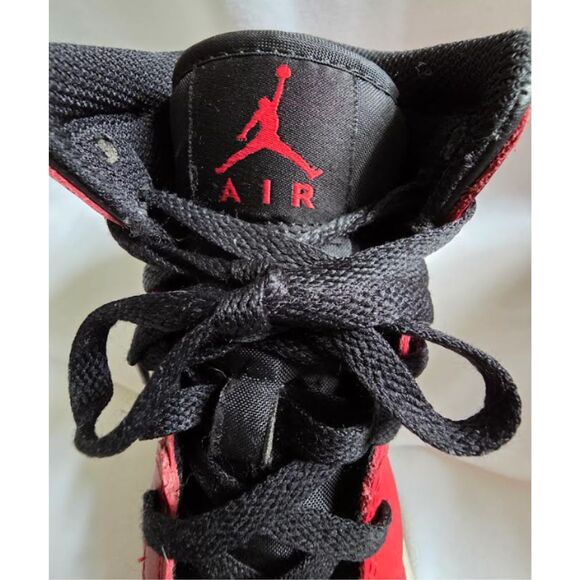 Nike Air Jordan 1 Sneakers I Youth Size 5 I Mid GS Gym Red Black White Boys - Picture 8 of 12